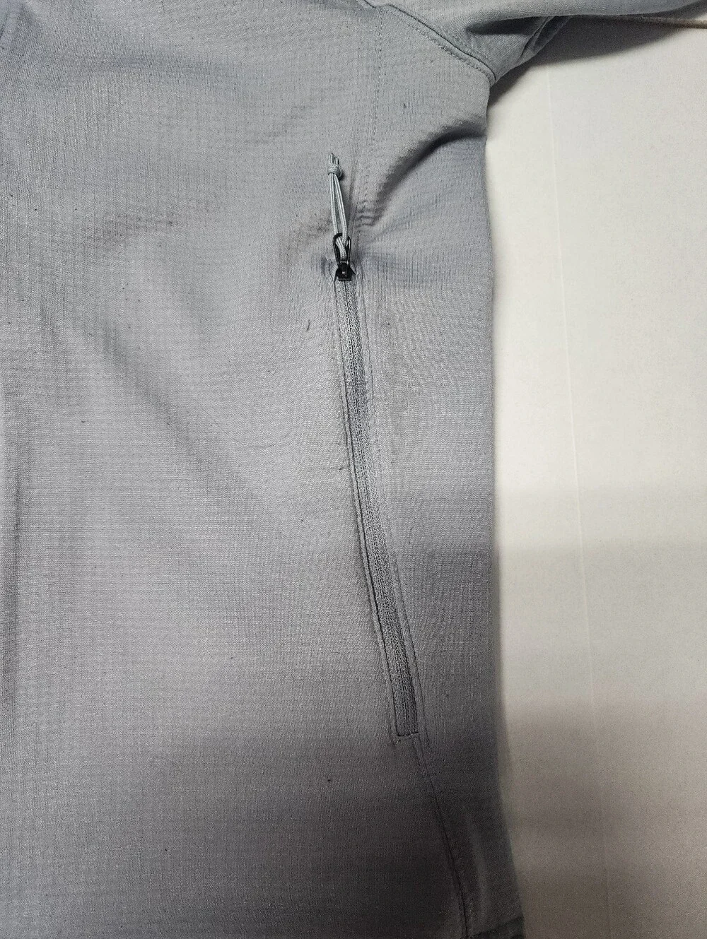 The North Face Men's Size Small Full Zippered Pocketed Gray Fleece Jacket
